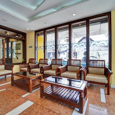 Super Townhouse Ernakulam North Hotel Kochi Buitenkant foto