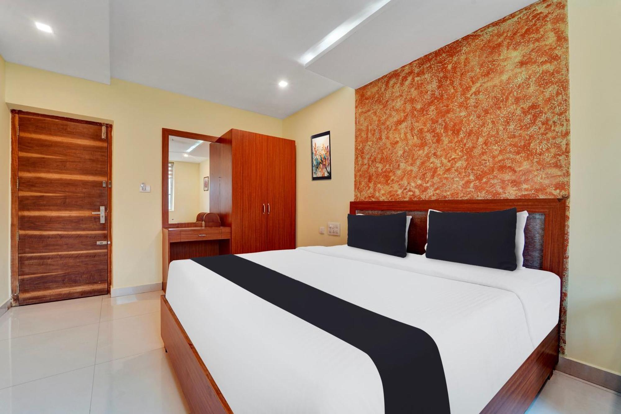 Super Townhouse Ernakulam North Hotel Kochi Buitenkant foto