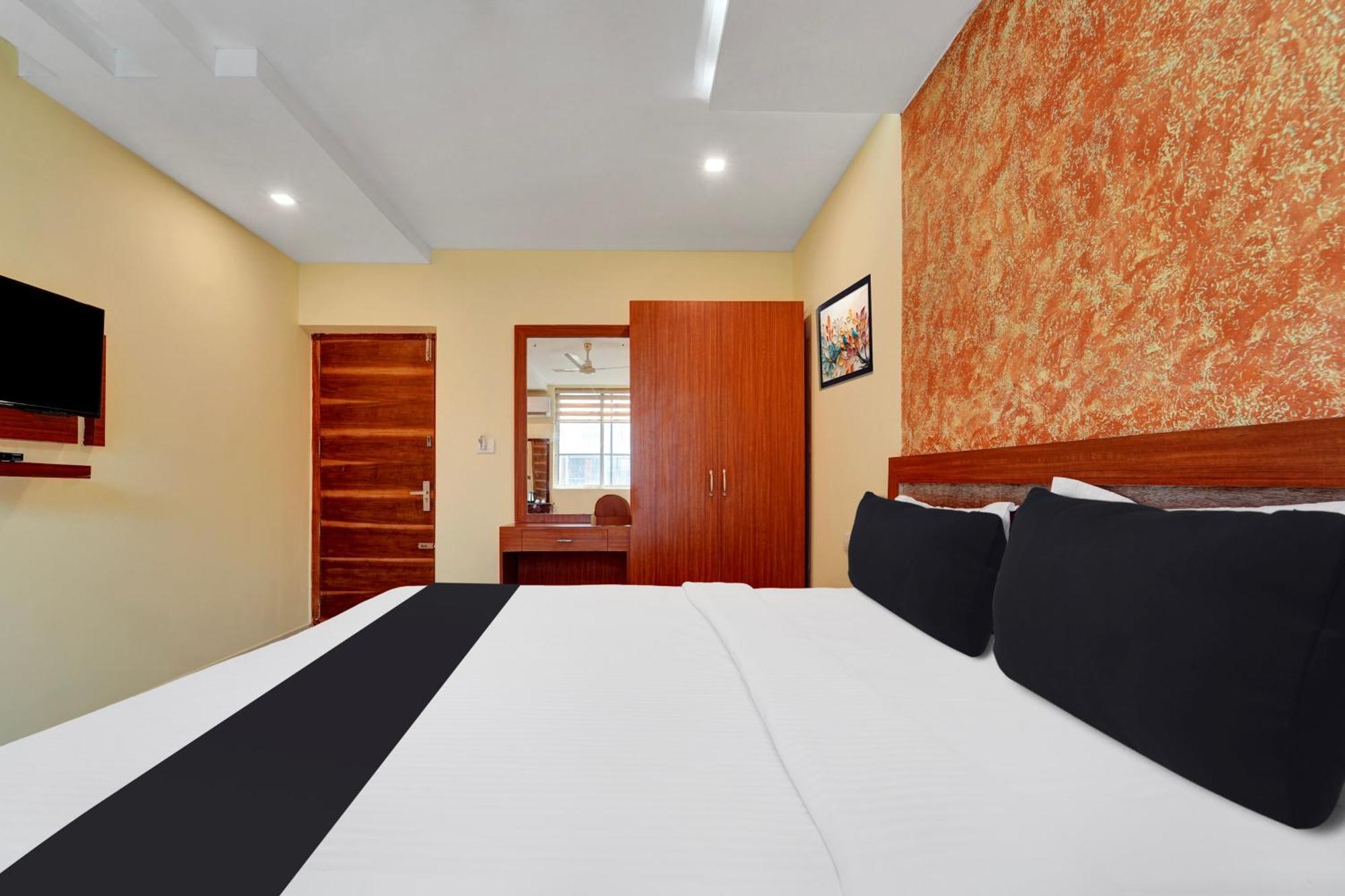 Super Townhouse Ernakulam North Hotel Kochi Buitenkant foto