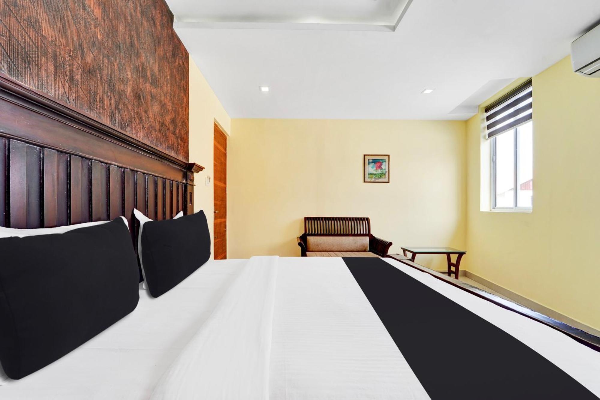 Super Townhouse Ernakulam North Hotel Kochi Buitenkant foto
