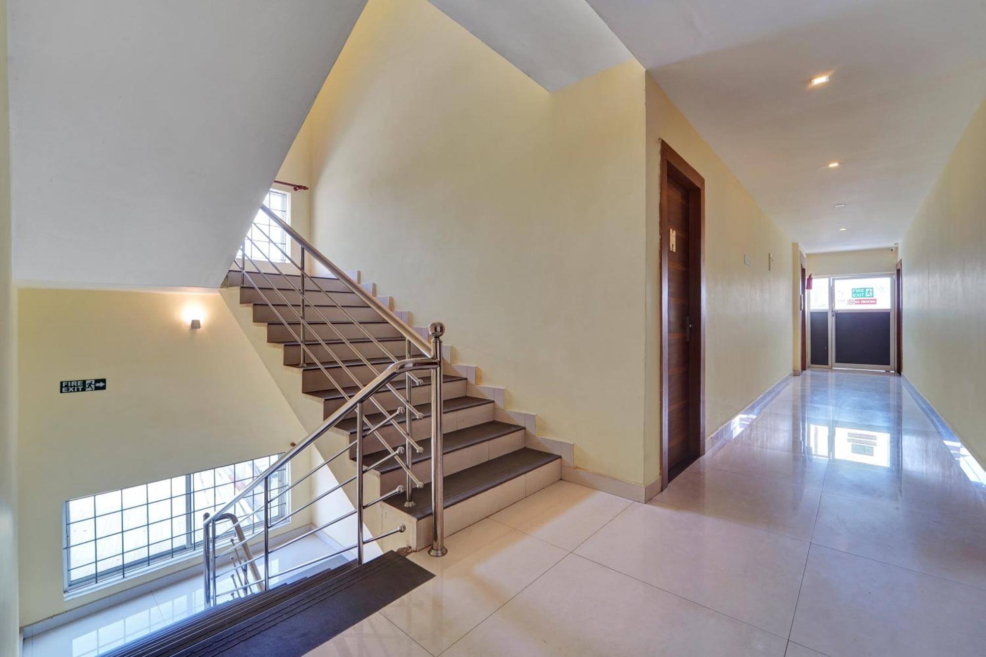 Super Townhouse Ernakulam North Hotel Kochi Buitenkant foto