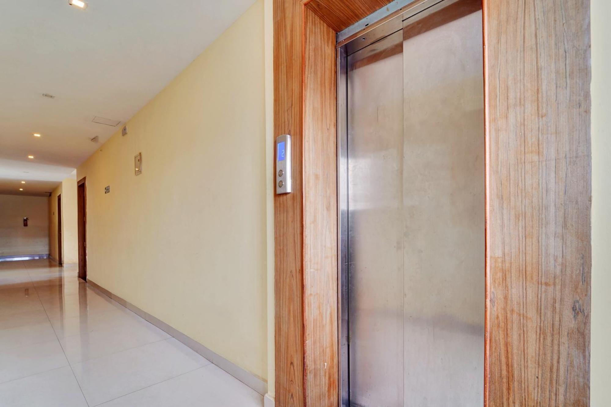 Super Townhouse Ernakulam North Hotel Kochi Buitenkant foto