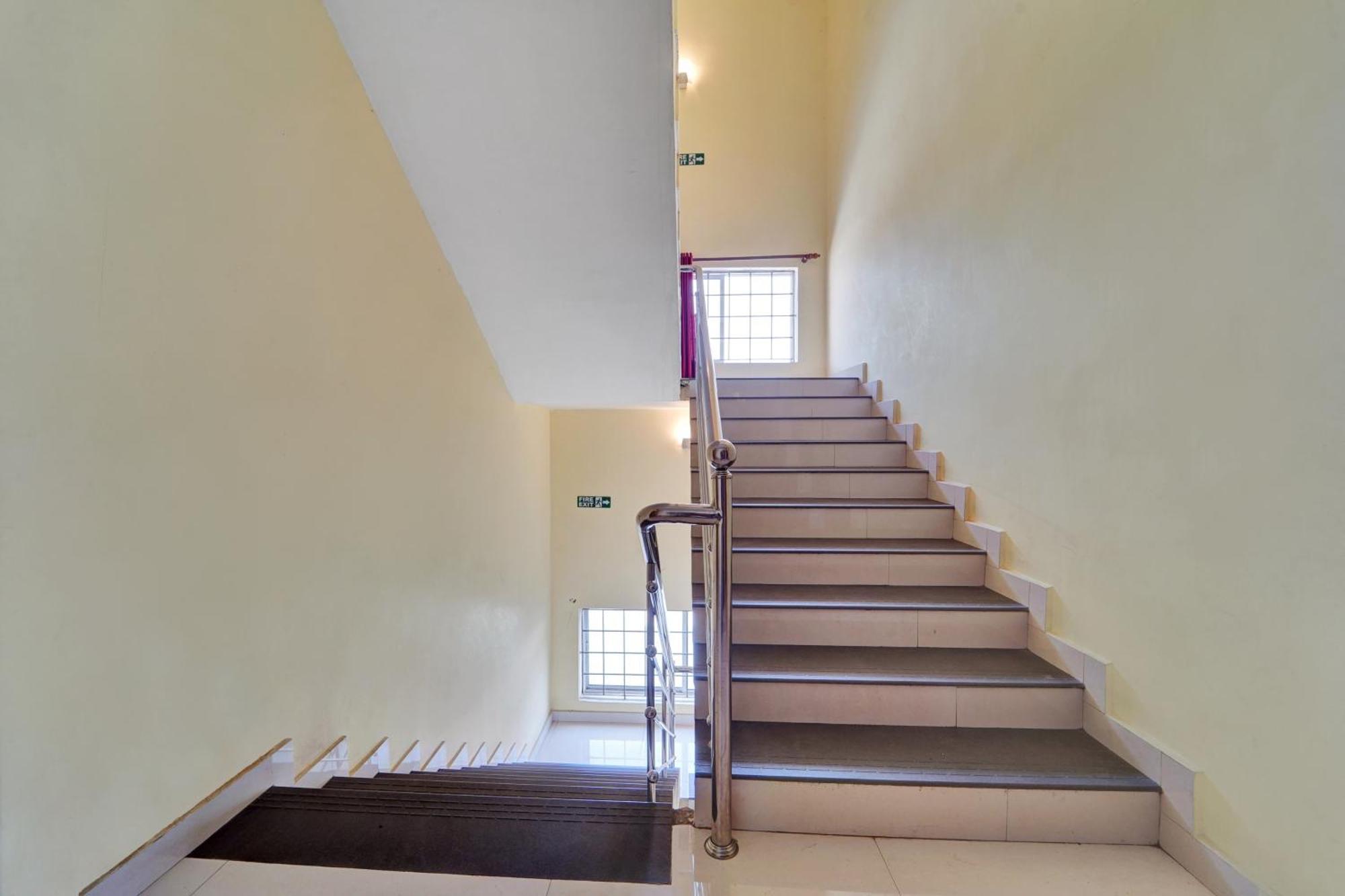 Super Townhouse Ernakulam North Hotel Kochi Buitenkant foto