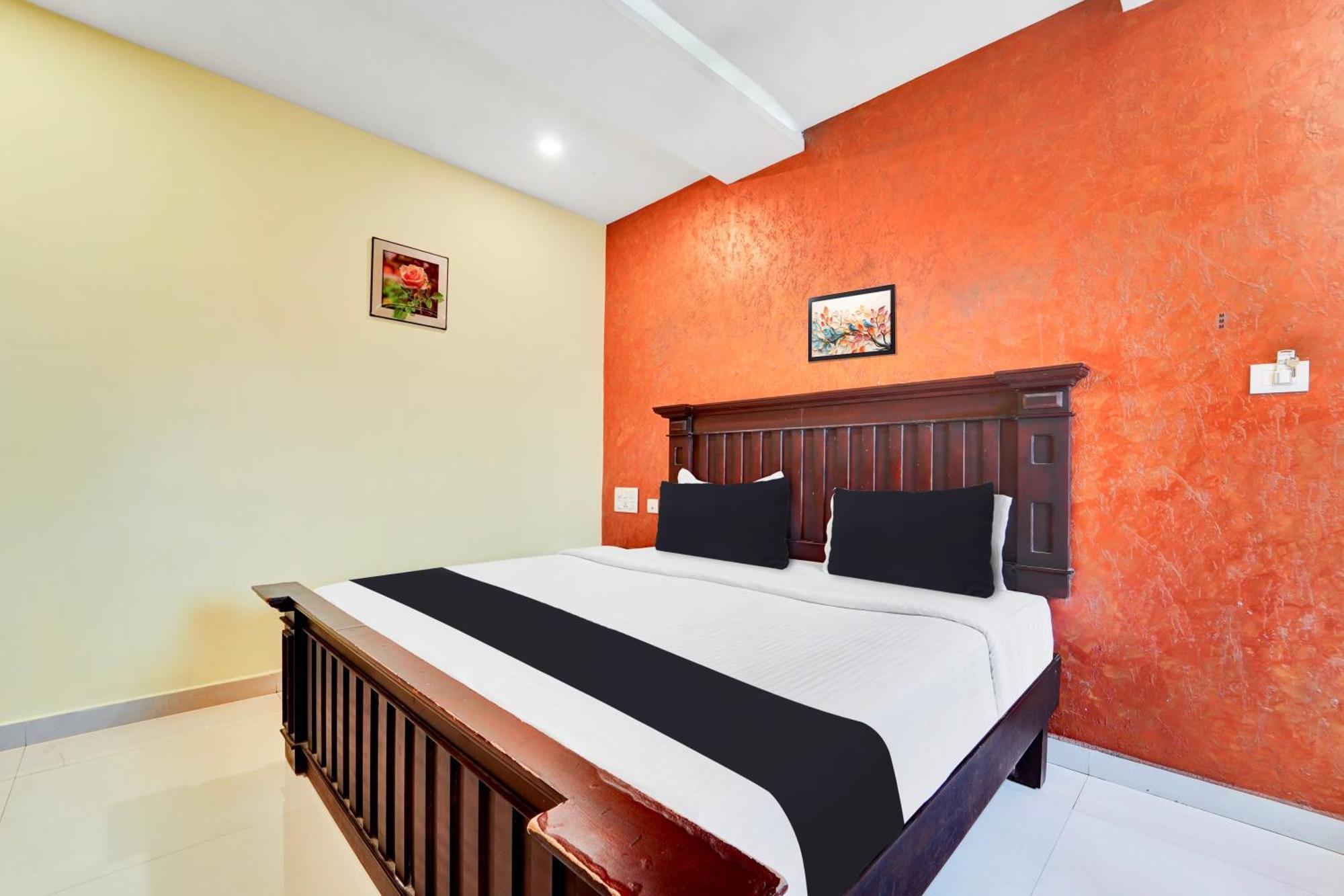 Super Townhouse Ernakulam North Hotel Kochi Buitenkant foto