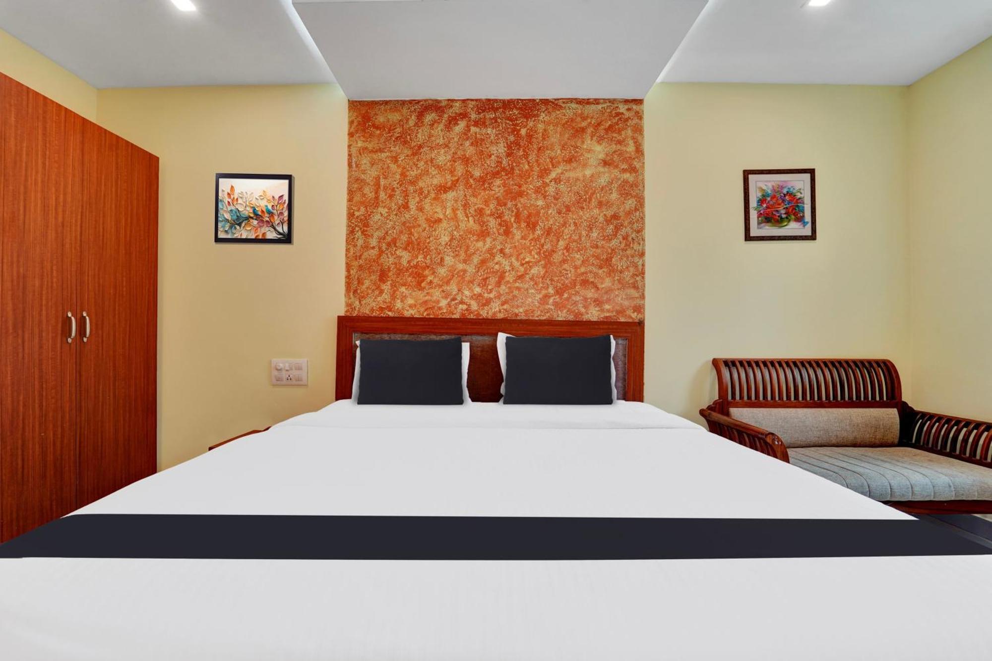 Super Townhouse Ernakulam North Hotel Kochi Buitenkant foto