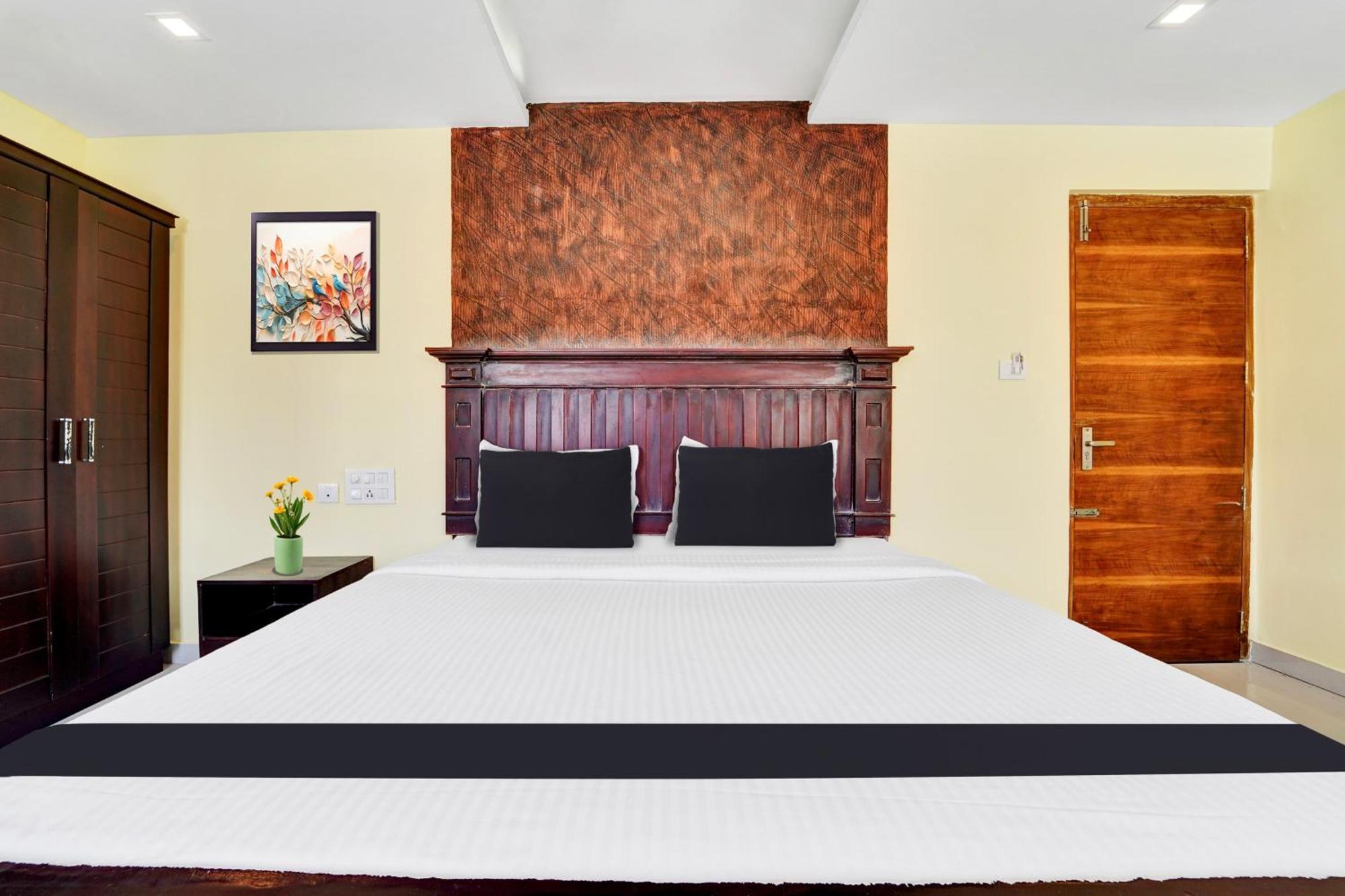 Super Townhouse Ernakulam North Hotel Kochi Buitenkant foto