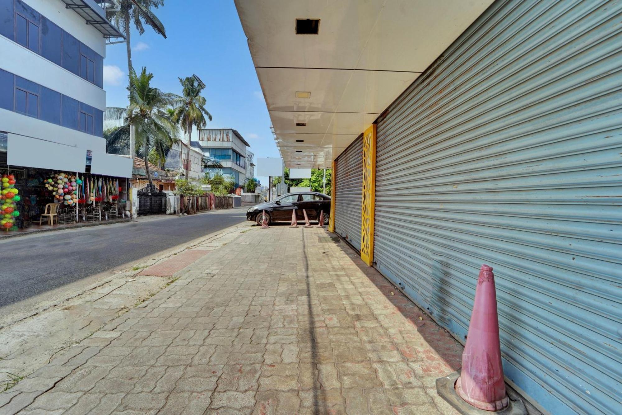 Super Townhouse Ernakulam North Hotel Kochi Buitenkant foto