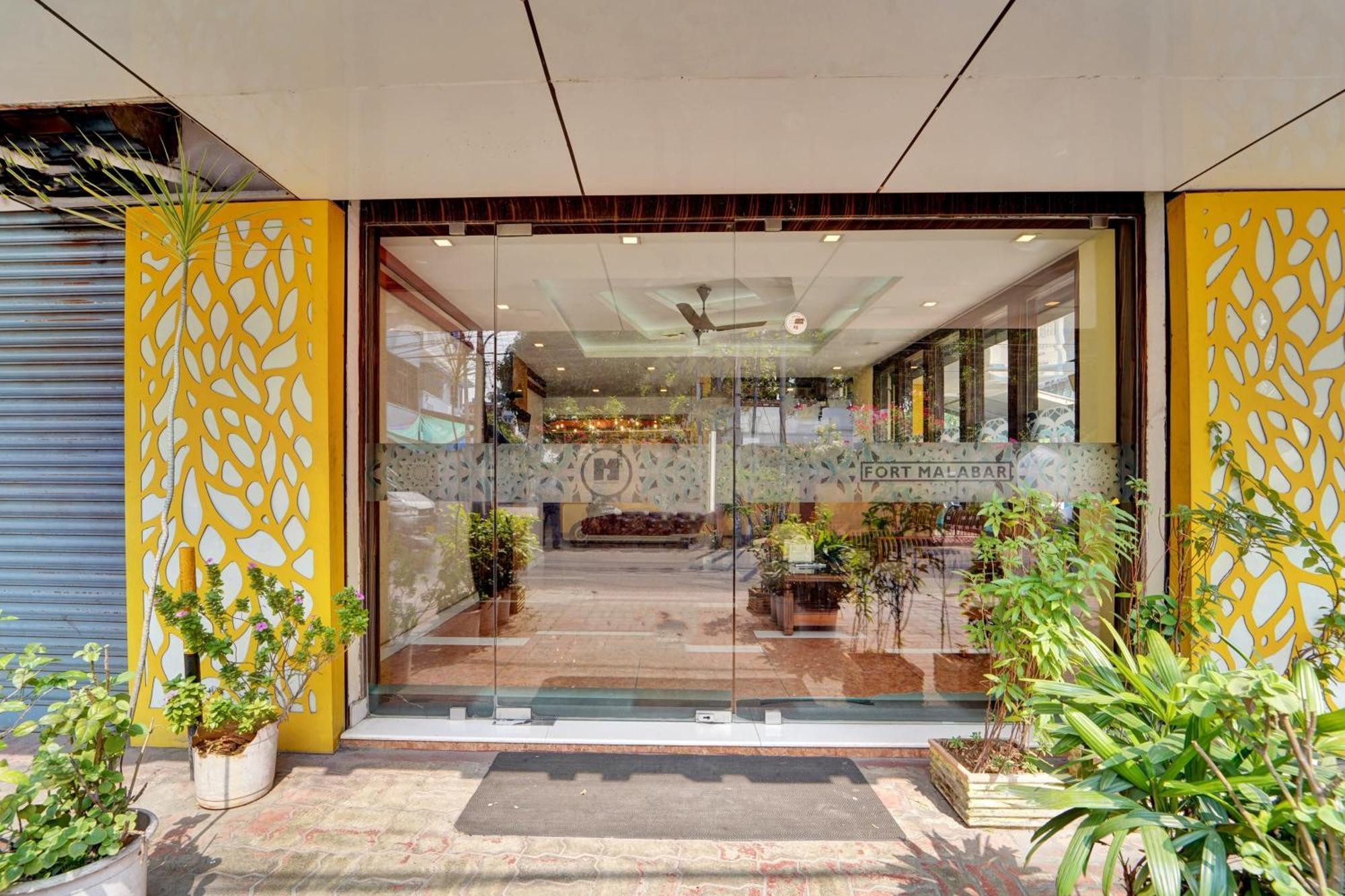 Super Townhouse Ernakulam North Hotel Kochi Buitenkant foto