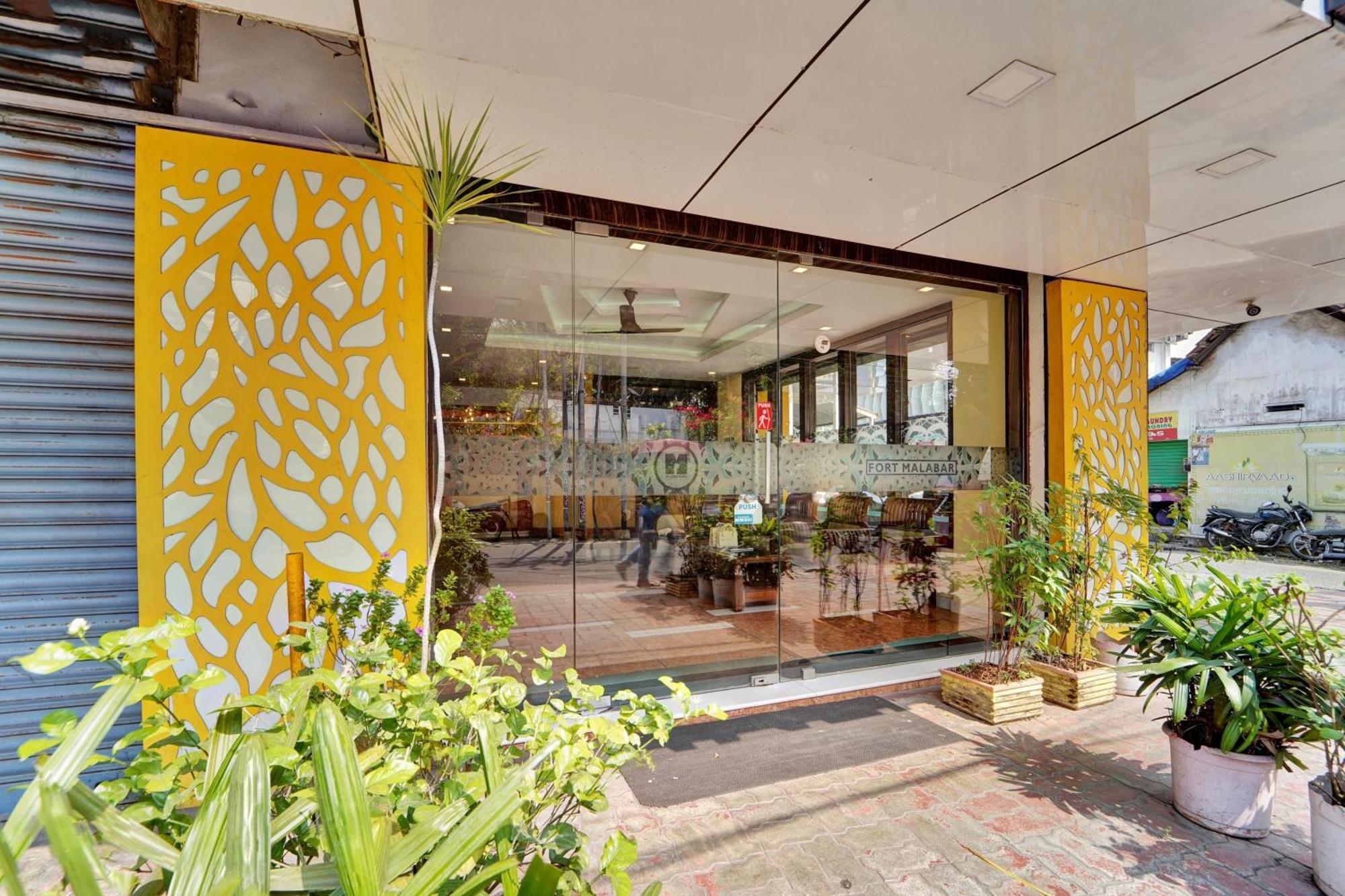 Super Townhouse Ernakulam North Hotel Kochi Buitenkant foto