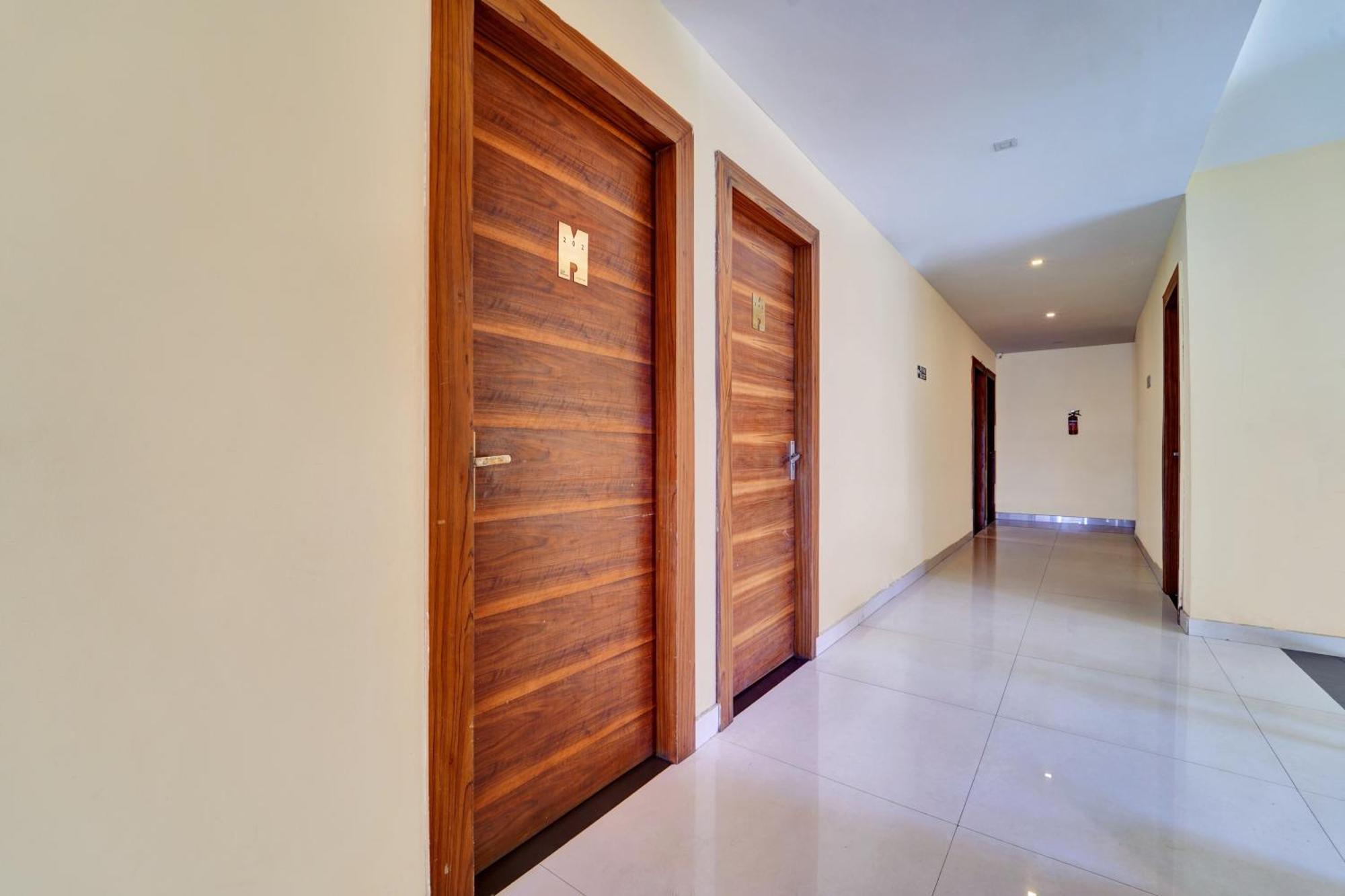 Super Townhouse Ernakulam North Hotel Kochi Buitenkant foto