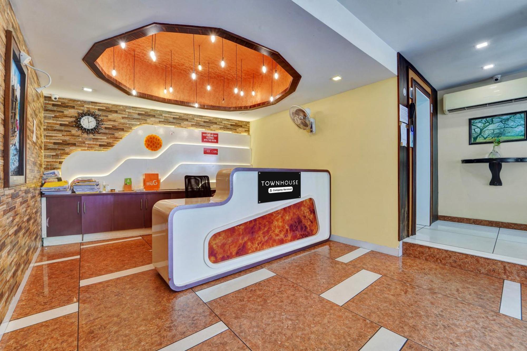 Super Townhouse Ernakulam North Hotel Kochi Buitenkant foto