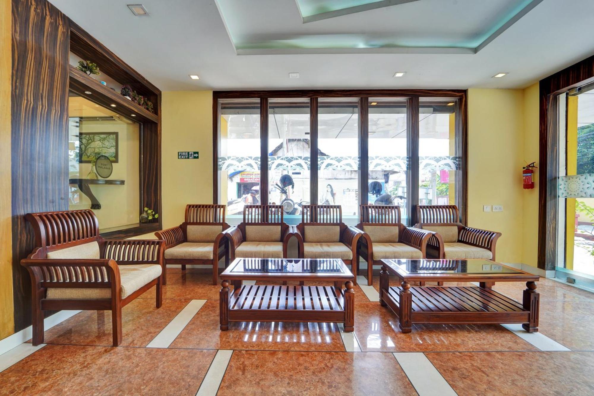 Super Townhouse Ernakulam North Hotel Kochi Buitenkant foto