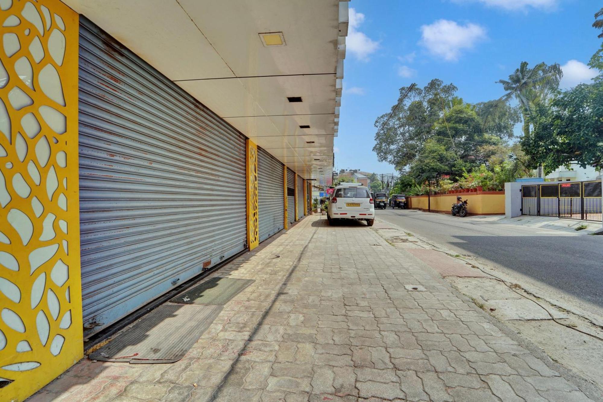 Super Townhouse Ernakulam North Hotel Kochi Buitenkant foto