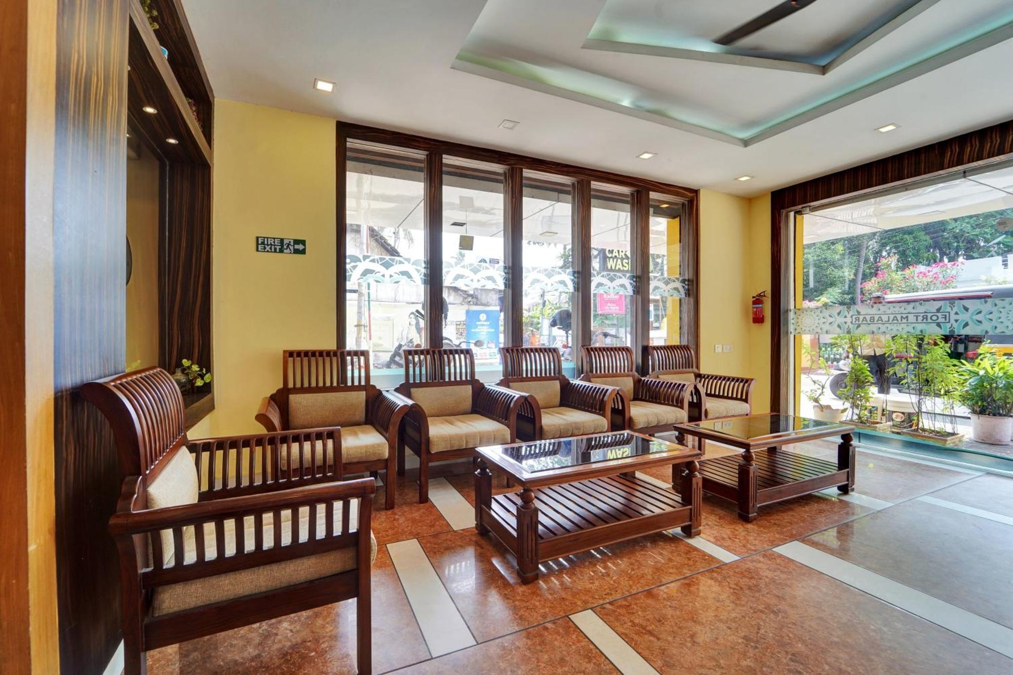 Super Townhouse Ernakulam North Hotel Kochi Buitenkant foto