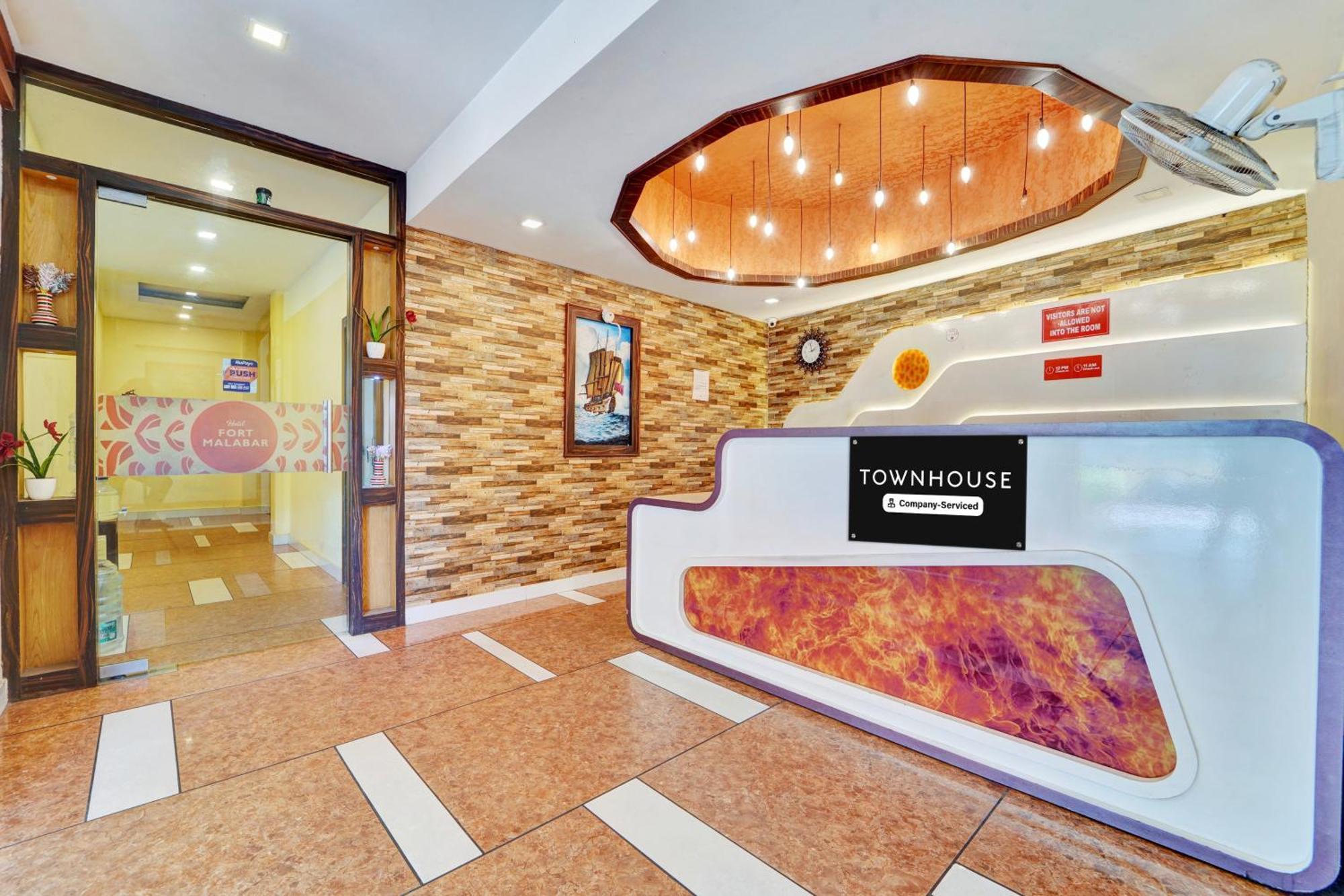 Super Townhouse Ernakulam North Hotel Kochi Buitenkant foto